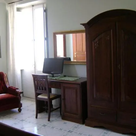 Kirillos In Cilento 住宿加早餐酒店 阿格罗波利